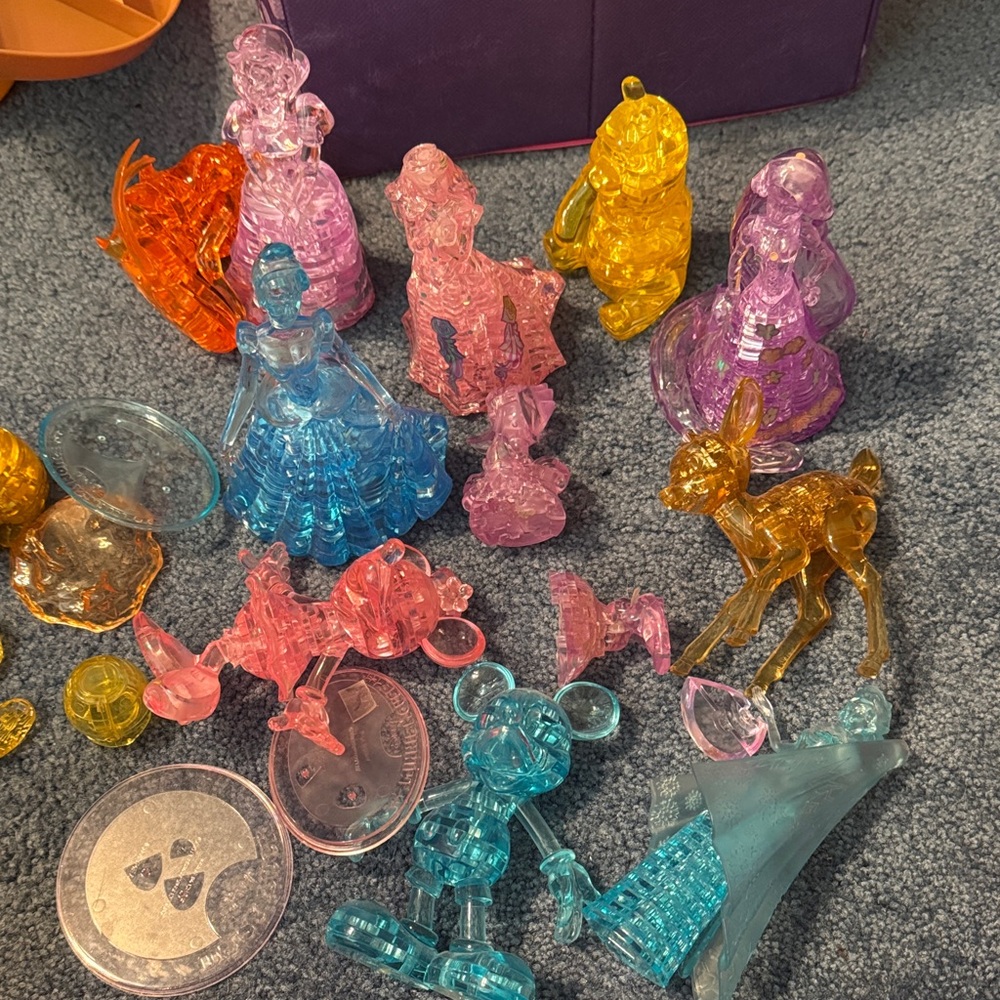 Lot of Plastic Pink,Blue,Orange,Gold Disney Puzzle Figures Pooh, Minnie,etc 10
